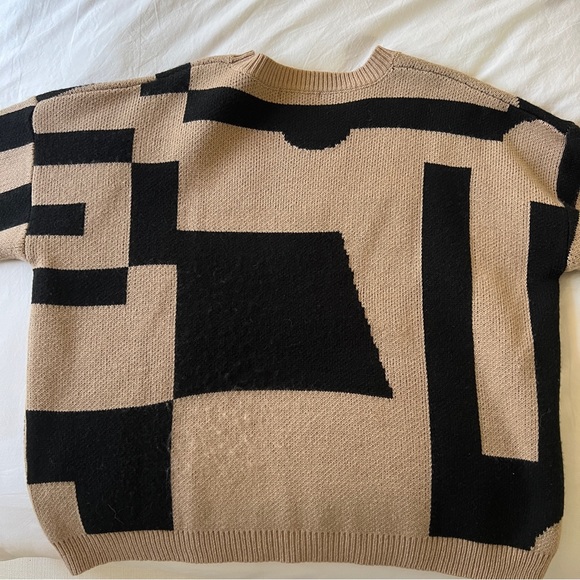 Geometric Sweater - Picture 3 of 4